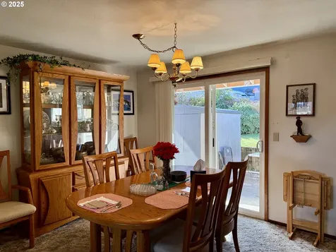 2390 Madrona Street North Bend OR 97459
