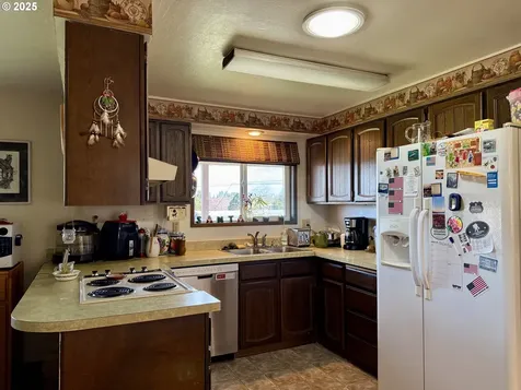 2390 Madrona Street North Bend OR 97459