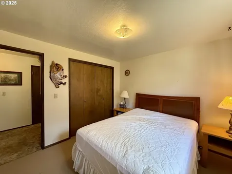 2390 Madrona Street North Bend OR 97459