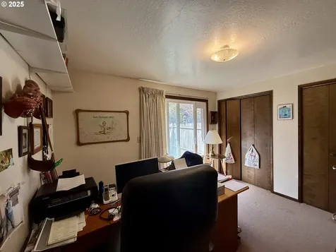 2390 Madrona Street North Bend OR 97459