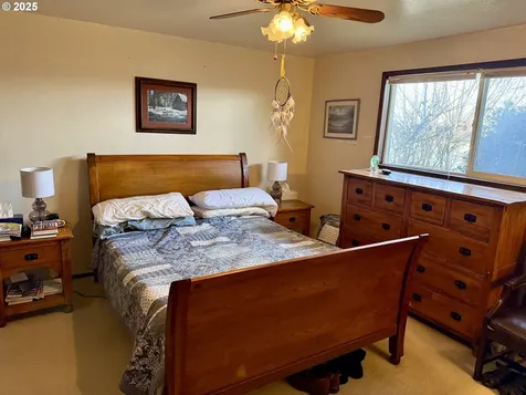 2390 Madrona Street North Bend OR 97459