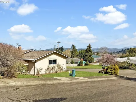 2390 Madrona Street North Bend OR 97459