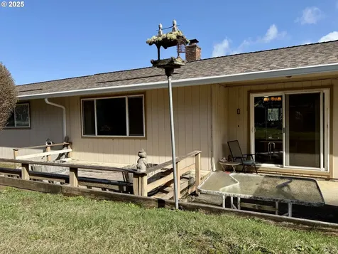 2390 Madrona Street North Bend OR 97459