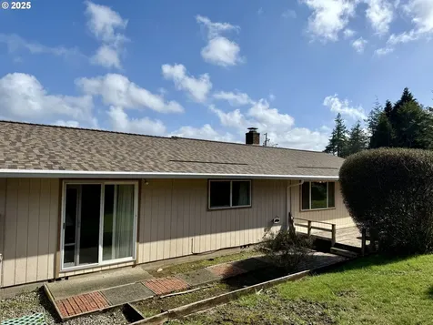 2390 Madrona Street North Bend OR 97459