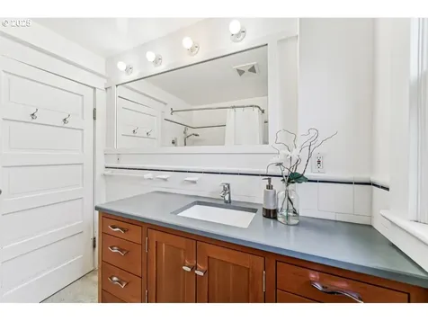 1719 SE Ladd Avenue Portland OR 97214