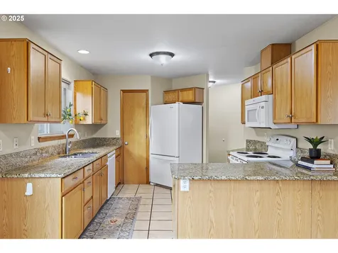 20794 Walnut Street NE Aurora OR 97002