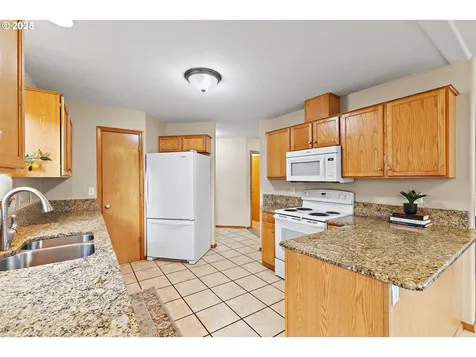 20794 Walnut Street NE Aurora OR 97002
