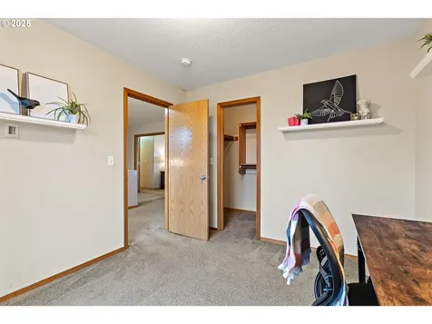 20794 Walnut Street NE Aurora OR 97002