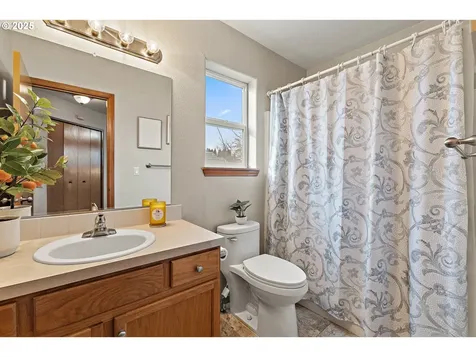 20794 Walnut Street NE Aurora OR 97002