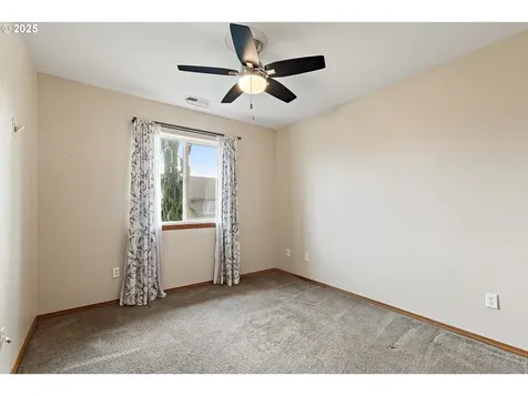 20794 Walnut Street NE Aurora OR 97002