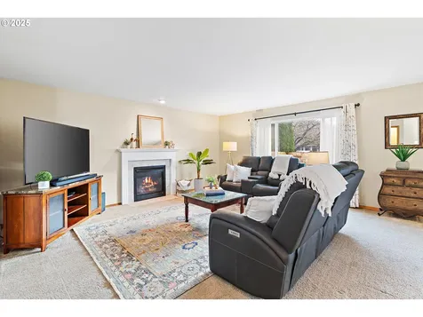 20794 Walnut Street NE Aurora OR 97002