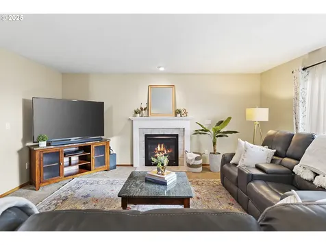 20794 Walnut Street NE Aurora OR 97002