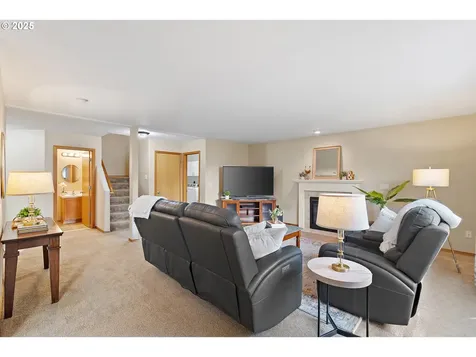 20794 Walnut Street NE Aurora OR 97002
