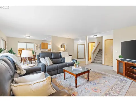 20794 Walnut Street NE Aurora OR 97002