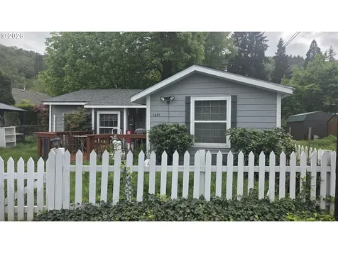 1431 W Brown Avenue Roseburg OR 97471