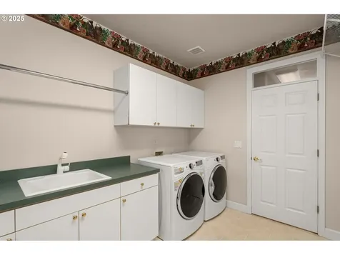 17634 Brookhurst Drive Lake Oswego OR 97034
