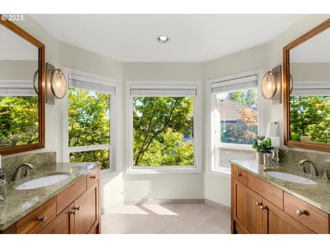 17634 Brookhurst Drive Lake Oswego OR 97034