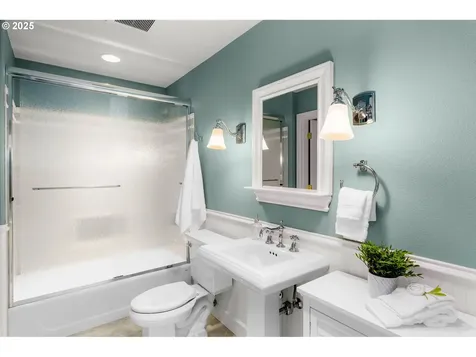 17634 Brookhurst Drive Lake Oswego OR 97034