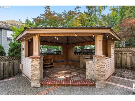 17634 Brookhurst Drive Lake Oswego OR 97034