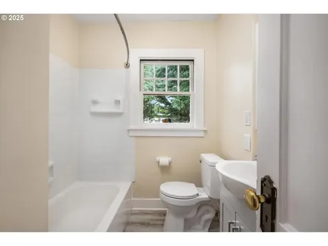 2624 SE 61st Avenue Portland OR 97206