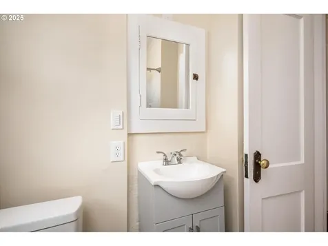 2624 SE 61st Avenue Portland OR 97206