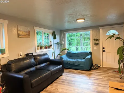 677 SE Moffitt Road Waldport OR 97394