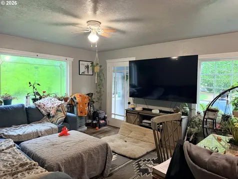 677 SE Moffitt Road Waldport OR 97394