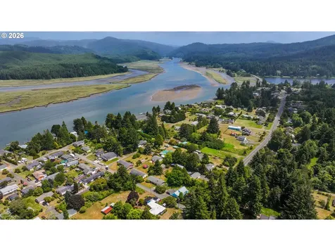 677 SE Moffitt Road Waldport OR 97394