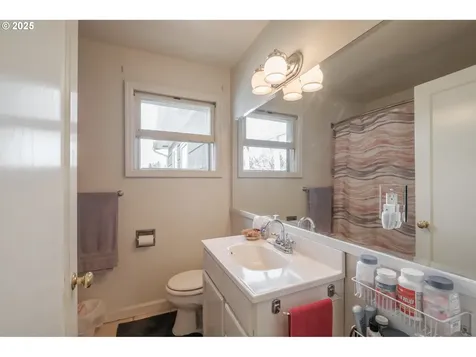940 Cedar Street Sweet Home OR 97386