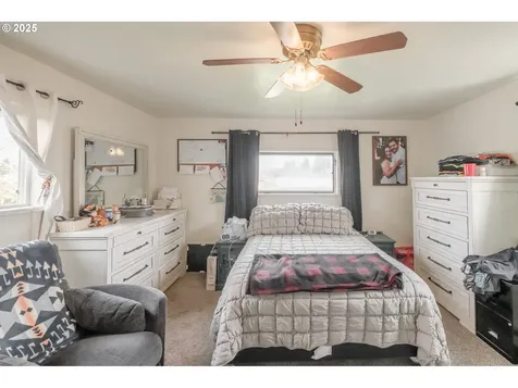 940 Cedar Street Sweet Home OR 97386