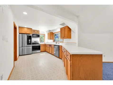38383 Kickbusch Lane Springfield OR 97478