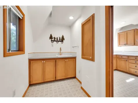 38383 Kickbusch Lane Springfield OR 97478