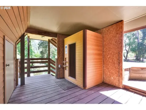38383 Kickbusch Lane Springfield OR 97478