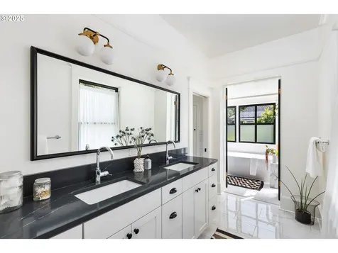 536 SE 17th Avenue Portland OR 97214