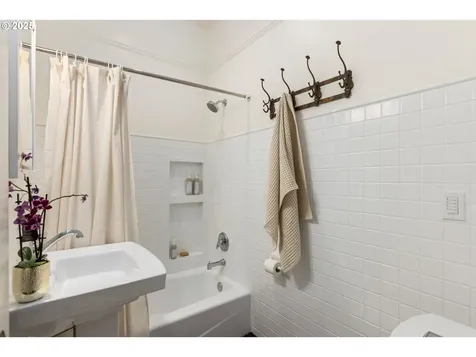 536 SE 17th Avenue Portland OR 97214