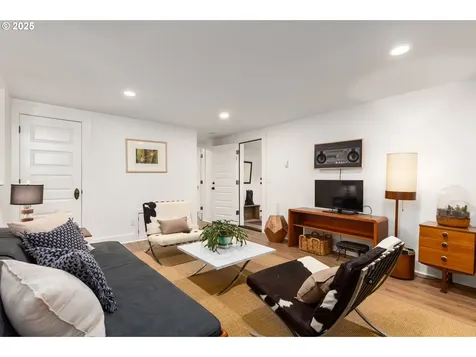 536 SE 17th Avenue Portland OR 97214