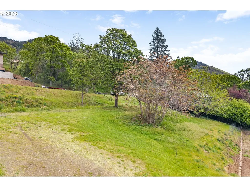Lot Off Vine Street White Salmon WA 98672