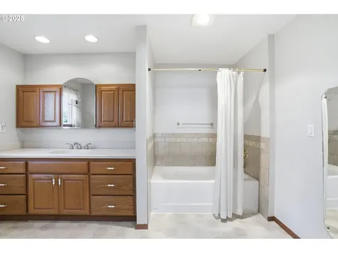 2040 N Country Club Drive Canby OR 97013