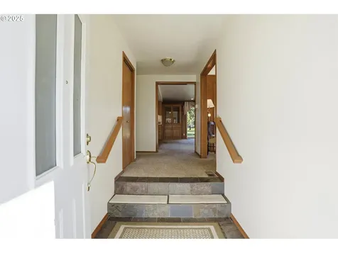 2040 N Country Club Drive Canby OR 97013