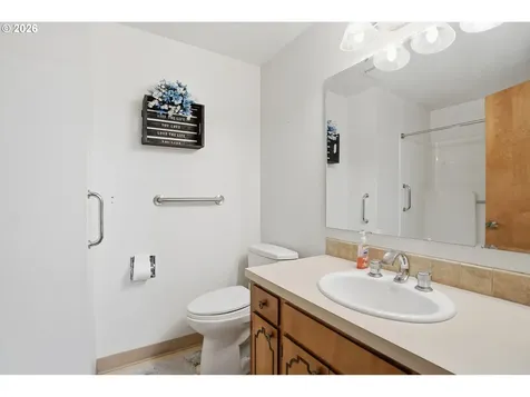 342 Mclaughlin Drive Woodburn OR 97071