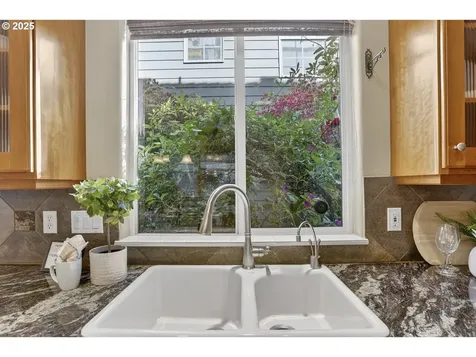 4473 NW Oxbridge Drive Portland OR 97229