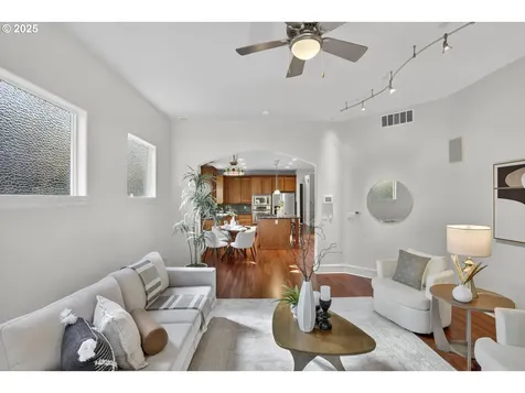 4473 NW Oxbridge Drive Portland OR 97229