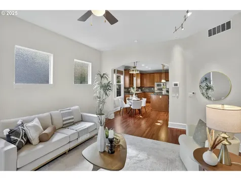 4473 NW Oxbridge Drive Portland OR 97229