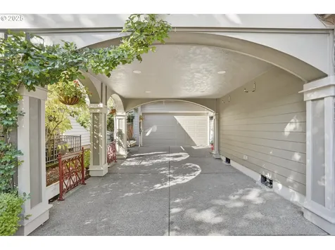 4473 NW Oxbridge Drive Portland OR 97229