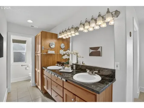 4473 NW Oxbridge Drive Portland OR 97229