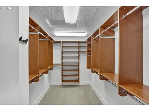 4473 NW Oxbridge Drive Portland OR 97229