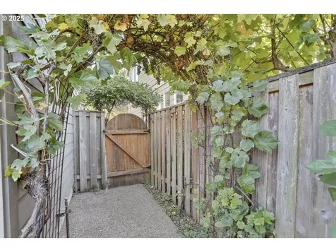 4473 NW Oxbridge Drive Portland OR 97229