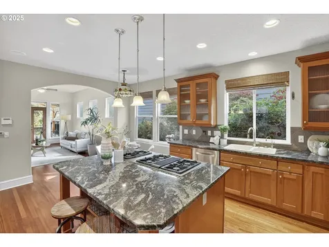 4473 NW Oxbridge Drive Portland OR 97229