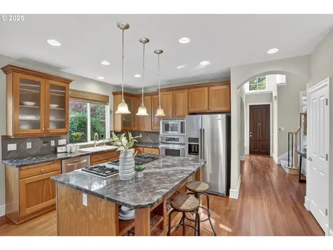 4473 NW Oxbridge Drive Portland OR 97229