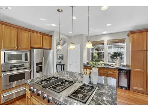 4473 NW Oxbridge Drive Portland OR 97229